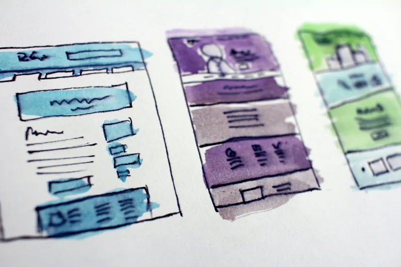 Maquettes de pages web dessinées à l'aquarelle
